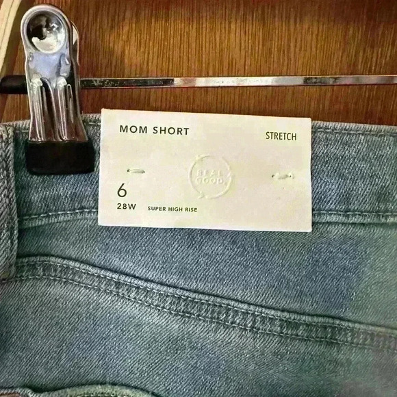 NWT American Eagle Jean Mom Shorts - Picture 2 of 3